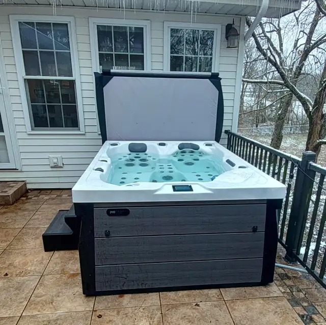 3 SEAT THERAPY HOT TUB