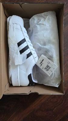 selling brand new Adidas superstar shoes size 10 men