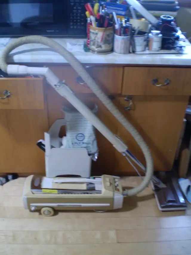 ELECTROLUX 1401 SUPER J VACUUM- USED-COMPLETE-W/ACCESSORIES- $60