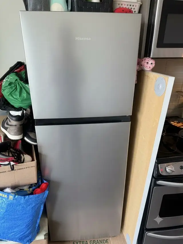 1-Year-Old Hisense Refrigerator – Excellent Condition!Price