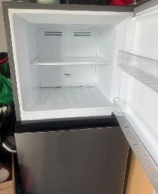 1-Year-Old Hisense Refrigerator – Excellent Condition!Price - Photo 3