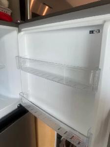 1-Year-Old Hisense Refrigerator – Excellent Condition!Price - Photo 4
