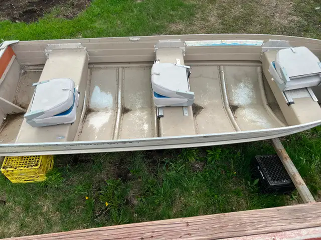 Aluminum boat