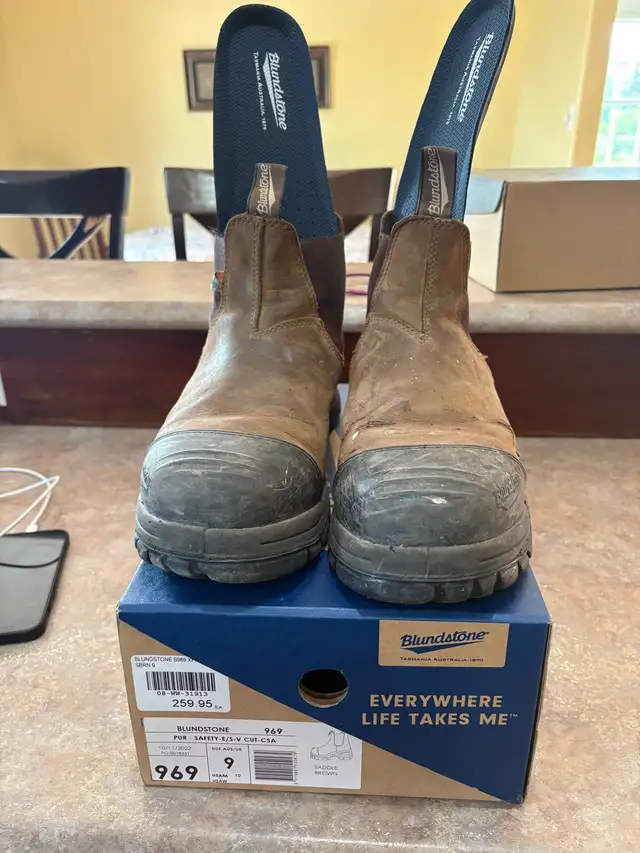 Blundstone Workboots Size 9