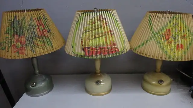 The Canadian Coleman Insta-Lite Lamps - $800
