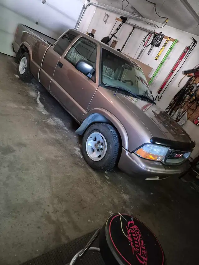 2003 GMC SONOMA EXTENDED CAB. LOW LOW MILES