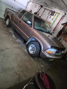2003 GMC SONOMA EXTENDED CAB. LOW LOW MILES