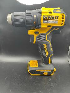 DEWALT DRILL DCD793 LIKE NEW