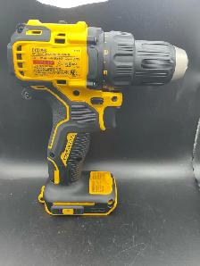 DEWALT DRILL DCD793 LIKE NEW - Photo 2