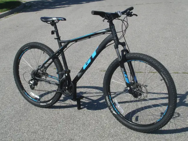ALMOST NEW 27.5' GT AGGRESSOR 21 SPD, DISC BRAKES & SUSPENSION!