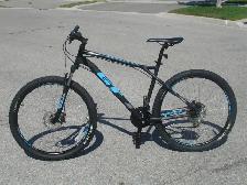 ALMOST NEW 27.5' GT AGGRESSOR 21 SPD, DISC BRAKES & SUSPENSION! - Photo 4