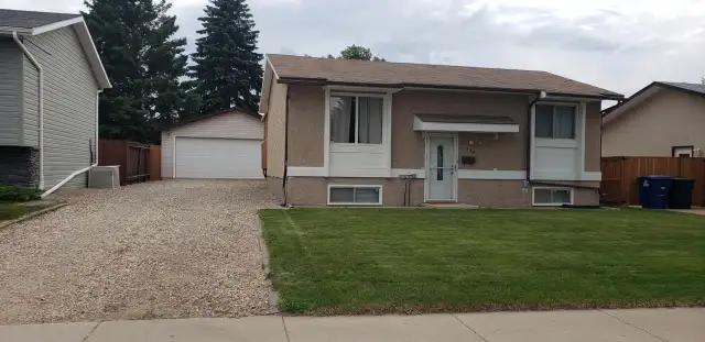 Whole house for rent on quiet crescent in Fairhaven
