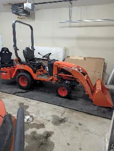 MOVING SALE:   Kubota Tractor