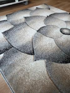 Beautiful Area Rug - Photo 5