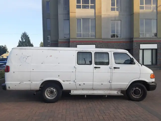 Dodge Ram Cargo Moving Van Extended $5,500 206,000 Kilometers