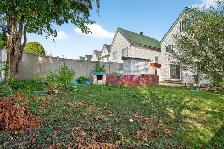 Detached Single Family House in Highly Desired Plateau For Sale - Photo 2