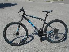 A BEAUTY 27.5' GT AGGRESSOR 21SPD, DISC BRAKES & SUSPENSION! - Photo 3