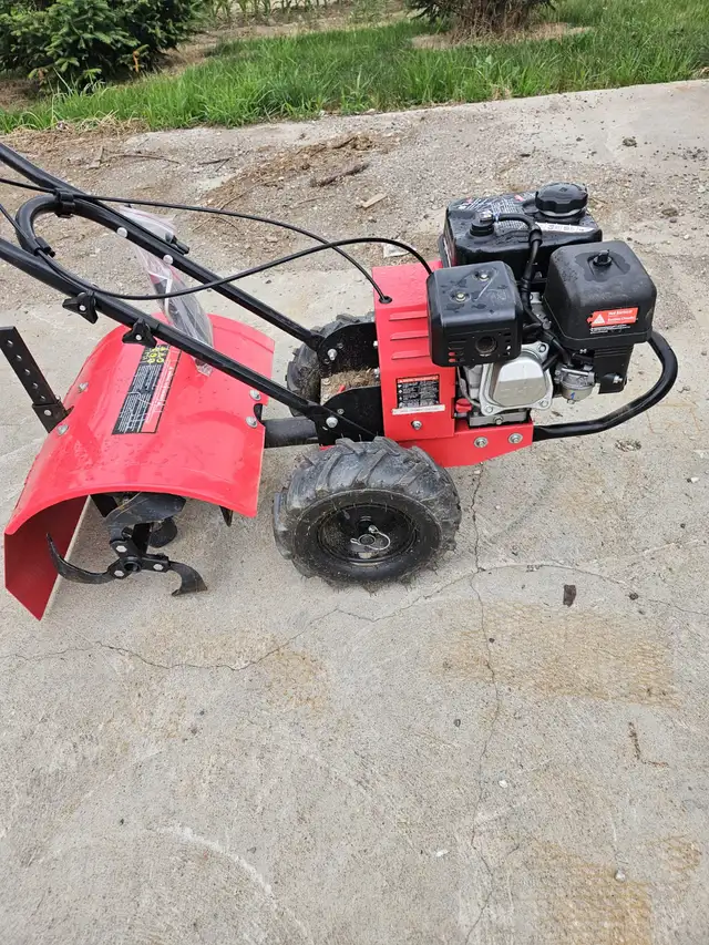 Excellent Condition Benchmark 20 Inch Rear Tine Tiller