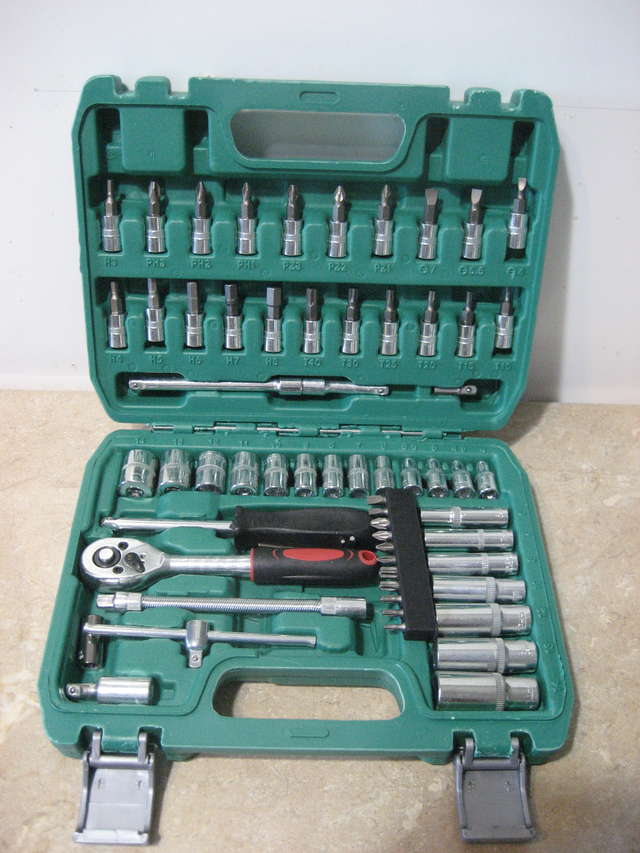 65 piece 1/4 drive metric socket set