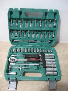 65 piece 1/4 drive metric socket set