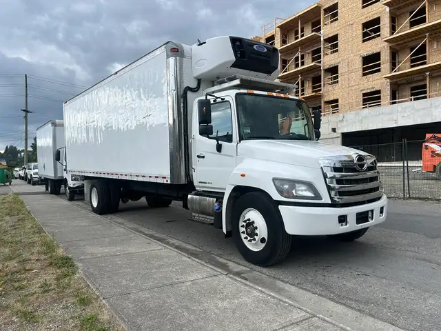 2019 Hino 338 26Ft Reefer