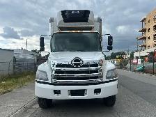 2019 Hino 338 26Ft Reefer - Photo 2