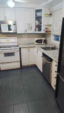 Furnished Master Bedroom For Rent! - Photo 8