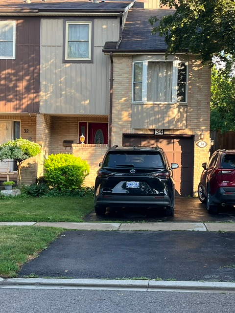 Markham 4 bedroom with separate entrance to basement apartment.