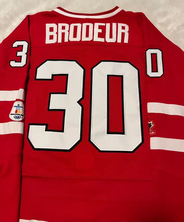 COLLECTABLE.     BRODEUR.   HOCKEY.   JERSEY