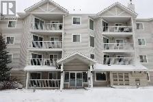 Beautiful Top Floor 2-bed 2-bath by River - Photo 2