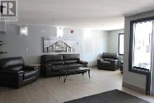 Beautiful Top Floor 2-bed 2-bath by River - Photo 3