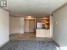 Beautiful Top Floor 2-bed 2-bath by River - Photo 6
