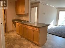 Beautiful Top Floor 2-bed 2-bath by River - Photo 7