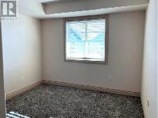 Beautiful Top Floor 2-bed 2-bath by River - Photo 9