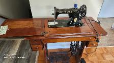 Antique Singer Sewing machine and cabinet - Photo 3