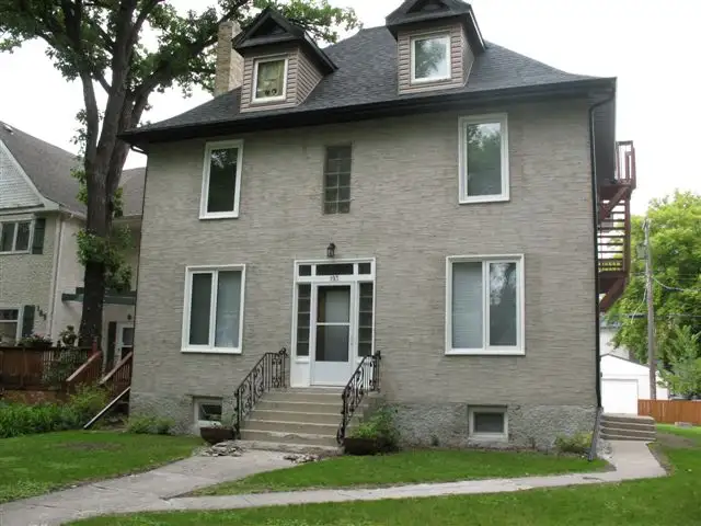 3 bedroom St. Boniface suite available immediately