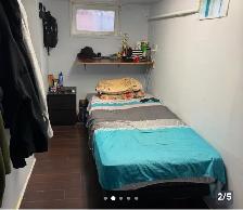 Private basement room for rent, steps to Subway - Photo 2