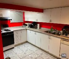 Private basement room for rent, steps to Subway - Photo 4