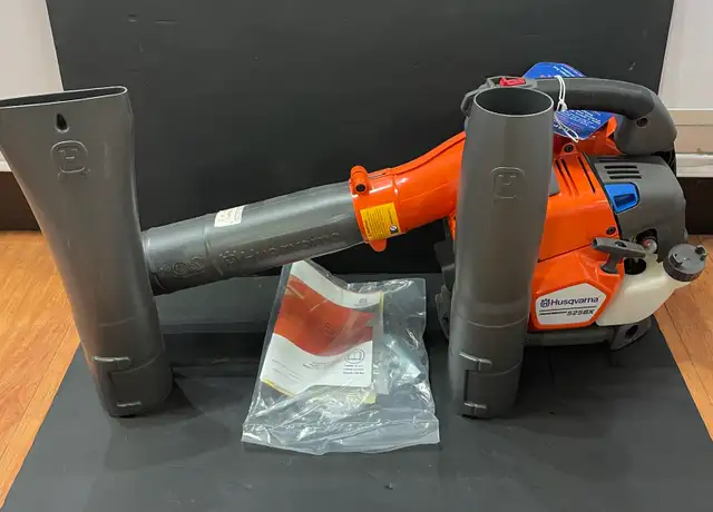 HUSQVARNA LEAF BLOWER 525BX LIKE NEW