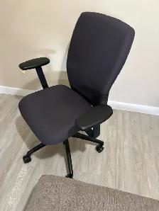 Office Chair - Photo 2