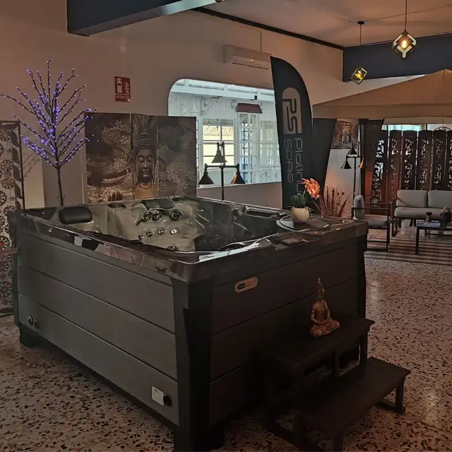 3 SEAT THERAPY HOT TUB