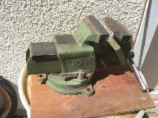 VISE - ( BENCH MODEL ) - - 5' JAWS