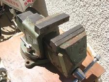 VISE - ( BENCH MODEL ) - - 5' JAWS - Photo 2