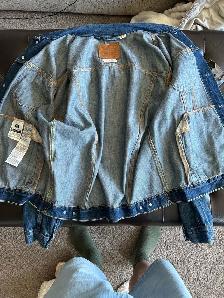 Levi Strauss & Co. Men’s Jean Jacket (XL) - Photo 5