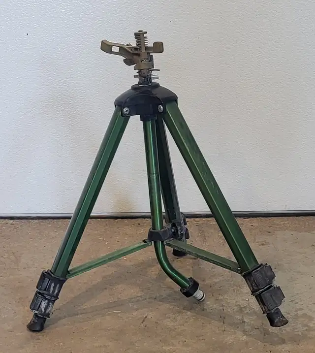 SPRINKLER - TRI-POD, ROTATING, ADJUSTABLE HEIGHT SPRINKLER