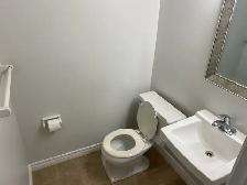 Spacious Townhouse for Rent - Photo 8