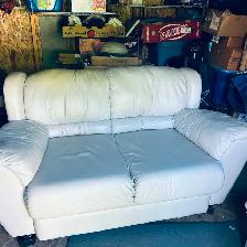 DOWNSIZING-SELLING ONE NICE LEATHER LOVE SEATAS PICTURED