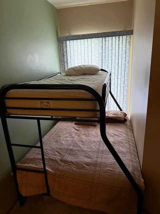 Double-Single Modern Bunk Bed with mattresses from Great home