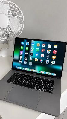 Macbook Pro 15 Inch 2019 i7 16G Ram 500G