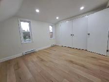 Beautiful 4-BR   Loft Upper Unit - Fully Renovated (Oshawa) - Photo 3